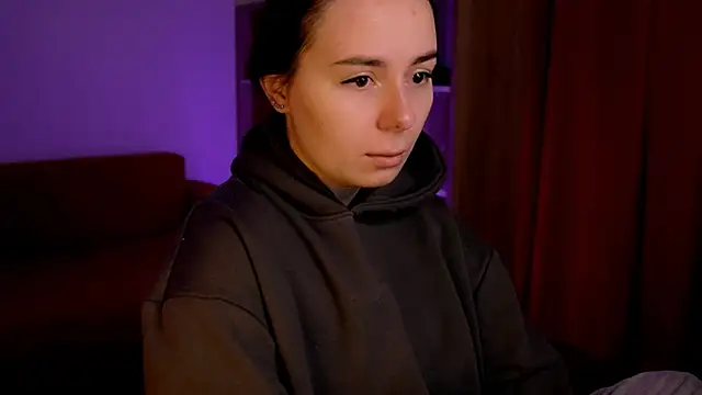 Snapshot of Di_na_Bell chatting on November 14, 2025, 6:39 am Di na Bell online show from November 14, 2025, 6:39 am