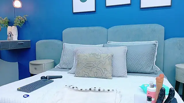 lixie peyton online show from December 22, 2025, 12:38 pm