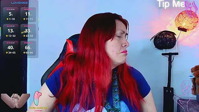 carolinhe  online show from November 10, 2025, 7:30 pm