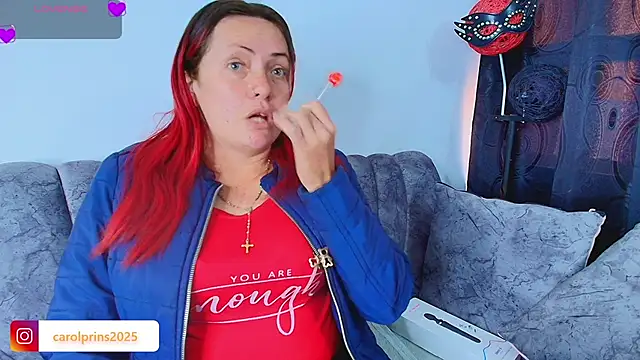 carolinhe  online show from September 30, 2025, 8:04 pm