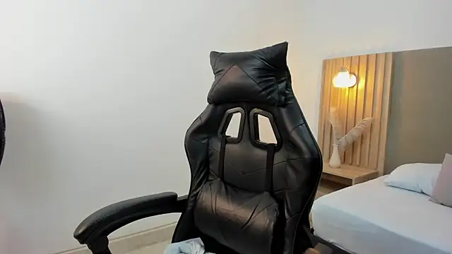 Snapshot of carlina_15 chatting on October 17, 2025, 12:29 pm carlina 15 online show from October 17, 2025, 12:29 pm