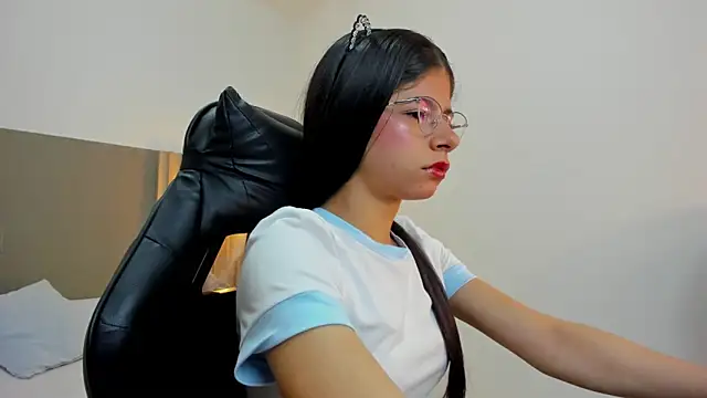 Snapshot of carlina_15 chatting on September 12, 2025, 12:16 pm carlina 15 online show from September 12, 2025, 12:16 pm