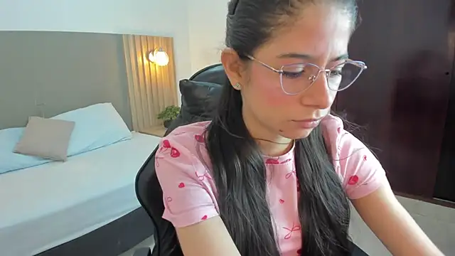 Snapshot of carlina_15 chatting on November 28, 2025, 12:16 pm carlina 15 online show from November 28, 2025, 12:16 pm