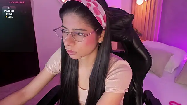 Snapshot of carlina_15 chatting on June 4, 2026, 12:32 pm carlina 15 online show from June 4, 2026, 12:32 pm