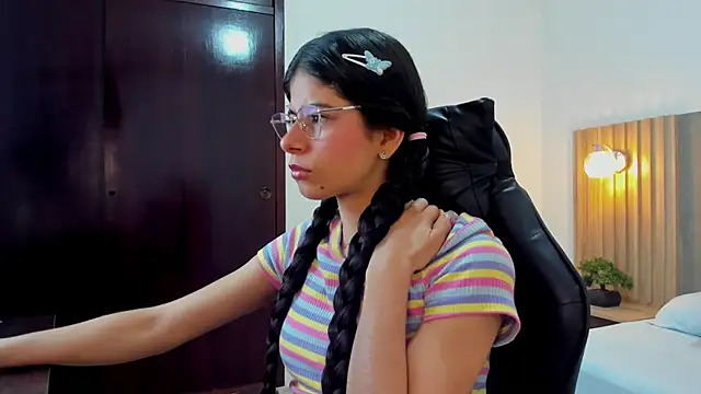 Snapshot of carlina_15 chatting on September 15, 2025, 12:16 pm carlina 15 online show from September 15, 2025, 12:16 pm