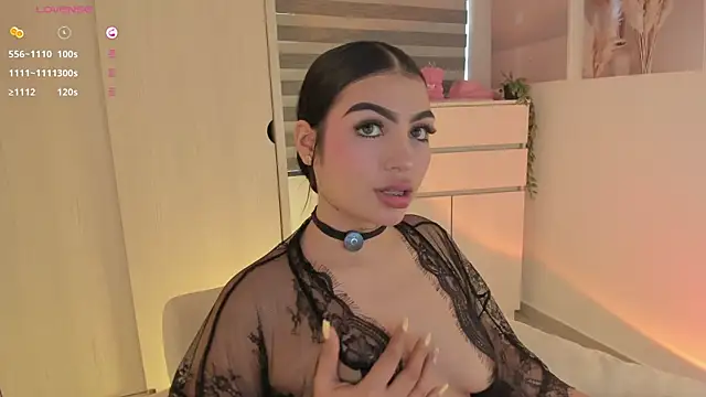 Snapshot of EmmyKenner chatting on November 16, 2025, 1:27 pm EmmyKenner online show from November 16, 2025, 1:27 pm