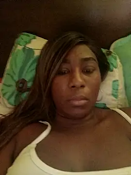 MONIQUE-LAMOUR online show from November 11, 2025, 4:46 pm