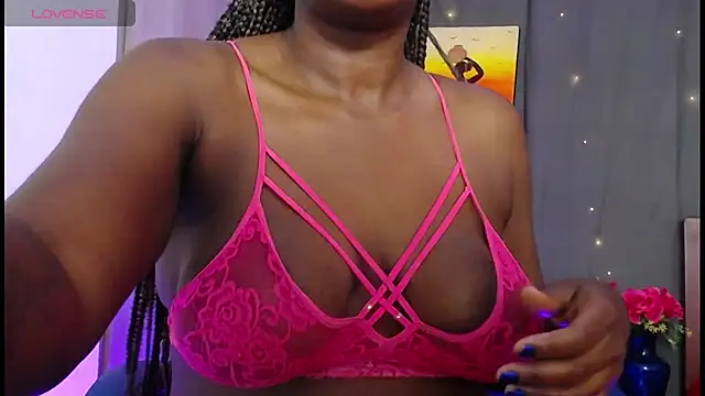 MONIQUE-LAMOUR online show from May 6, 2026, 8:18 am