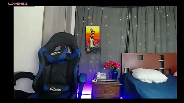 MONIQUE-LAMOUR online show from May 11, 2026, 10:40 pm