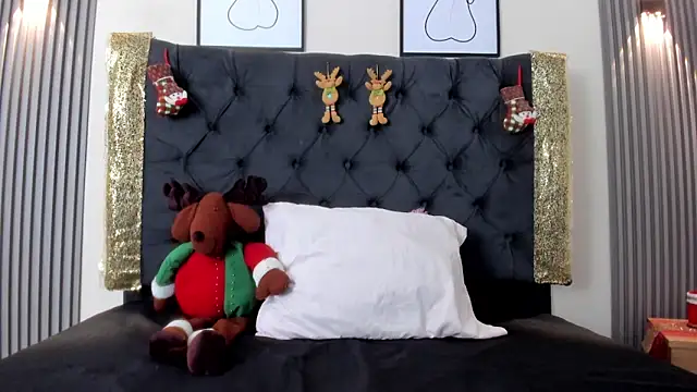 Snapshot of Sofia_Seduccion chatting on November 15, 2025, 12:20 pm Sofia Seduccion online show from November 15, 2025, 12:20 pm