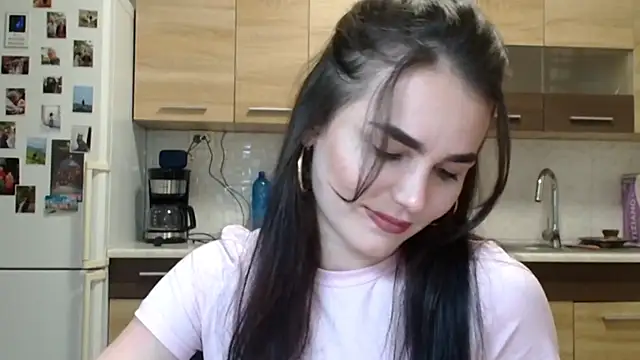 Silviaa a online show from December 20, 2025, 8:22 pm