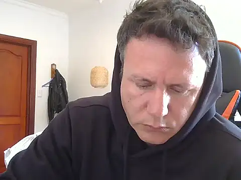 Snapshot of TroyDieselXXX chatting on July 7, 2026, 7:34 am TroyDieselXXX online show from July 7, 2026, 7:34 am