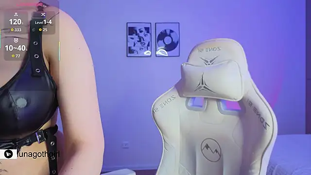 IamLuna2006 online show from April 13, 2026, 4:49 am