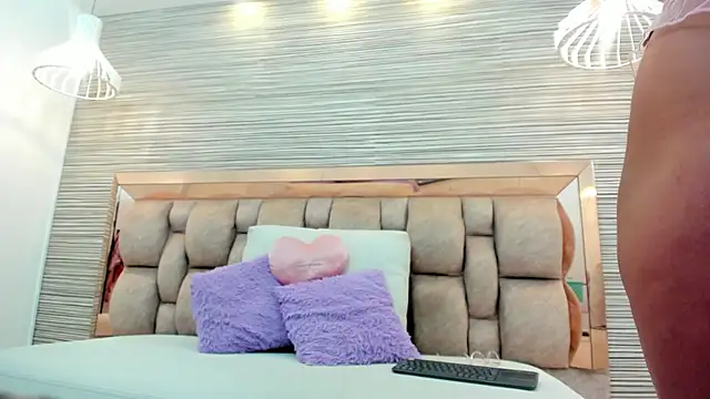 Snapshot of susan_elliot chatting on November 19, 2025, 11:32 am susan elliot online show from November 19, 2025, 11:32 am