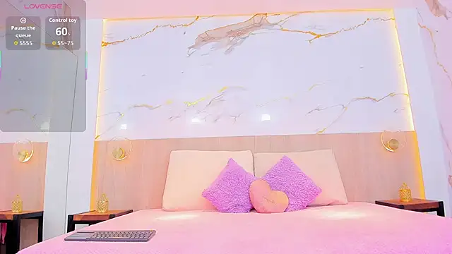 Snapshot of susan_elliot chatting on December 13, 2025, 8:04 pm susan elliot online show from December 13, 2025, 8:04 pm