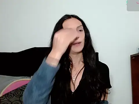 Snapshot of x_isabella_x chatting on December 4, 2025, 3:33 pm x isabella x online show from December 4, 2025, 3:33 pm