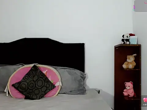 Snapshot of x_isabella_x chatting on December 5, 2025, 2:48 pm x isabella x online show from December 5, 2025, 2:48 pm