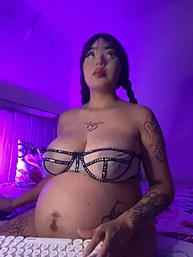 lucialauper  online show from November 23, 2025, 12:31 am