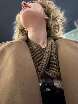 Snapshot of KellyKeler chatting on October 17, 2025, 11:23 am KellyKeler online show from October 17, 2025, 11:23 am