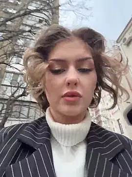 KellyKeler online show from February 18, 2026, 1:29 pm