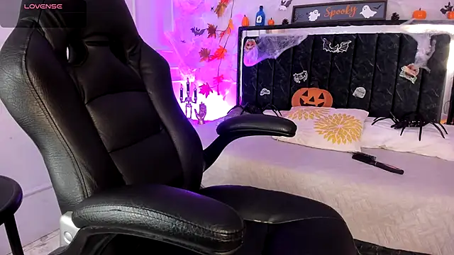 Snapshot of SwettRenata_ chatting on October 27, 2025, 12:28 pm SwettRenata online show from October 27, 2025, 12:28 pm