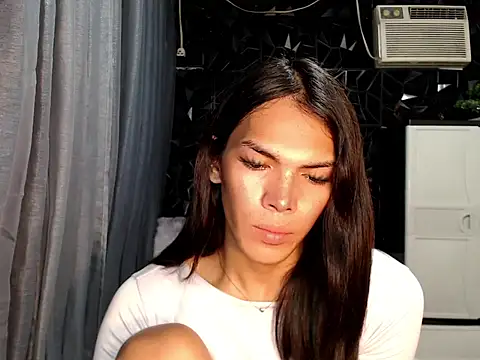 ladyhotcuming online show from June 4, 2026, 7:18 pm