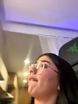 Michelle Zoe online show from November 13, 2025, 5:22 am