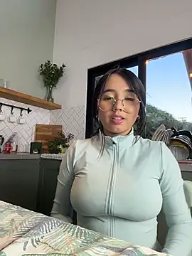 Michelle Zoe online show from April 9, 2026, 11:00 pm