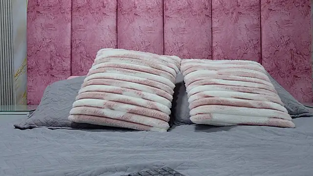 emmacurvy online show from March 30, 2026, 3:08 am