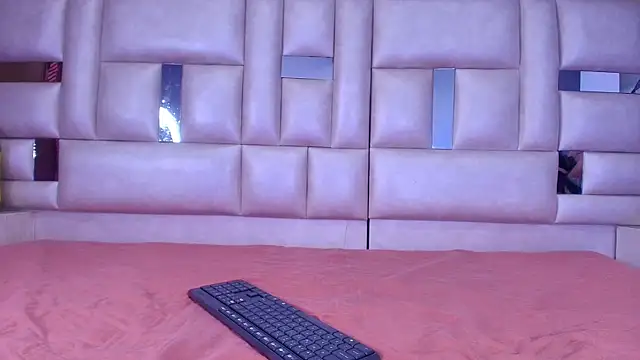 emmacurvy online show from September 13, 2025, 3:06 am