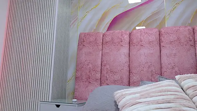 emmacurvy online show from March 28, 2026, 3:07 am