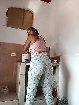 Snapshot of Fernanda30 chatting on November 18, 2025, 2:42 pm Fernanda30 online show from November 18, 2025, 2:42 pm