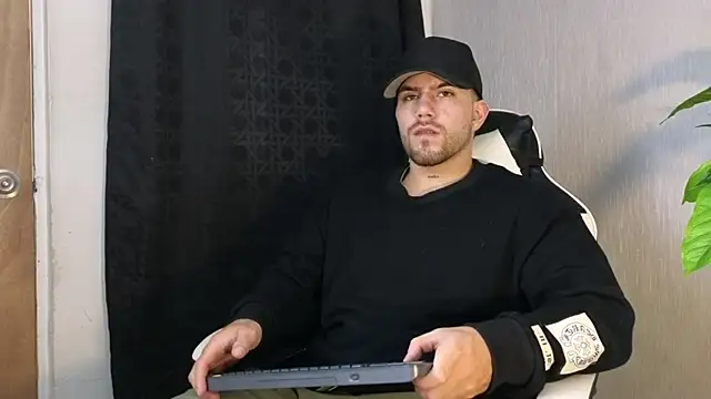 Snapshot of Ades_Lowe chatting on October 7, 2025, 11:55 am Ades Lowe online show from October 7, 2025, 11:55 am