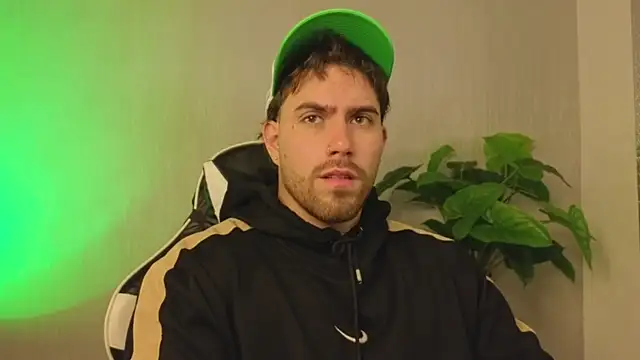 Snapshot of Ades_Lowe chatting on December 18, 2025, 11:14 am Ades Lowe online show from December 18, 2025, 11:14 am