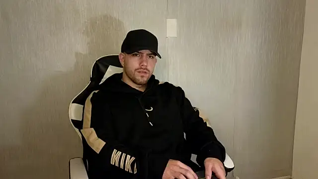 Snapshot of Ades_Lowe chatting on October 10, 2025, 11:44 am Ades Lowe online show from October 10, 2025, 11:44 am