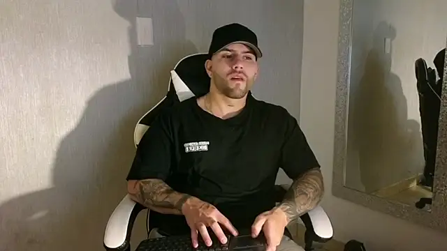 Snapshot of Ades_Lowe chatting on September 27, 2025, 12:11 pm Ades Lowe online show from September 27, 2025, 12:11 pm