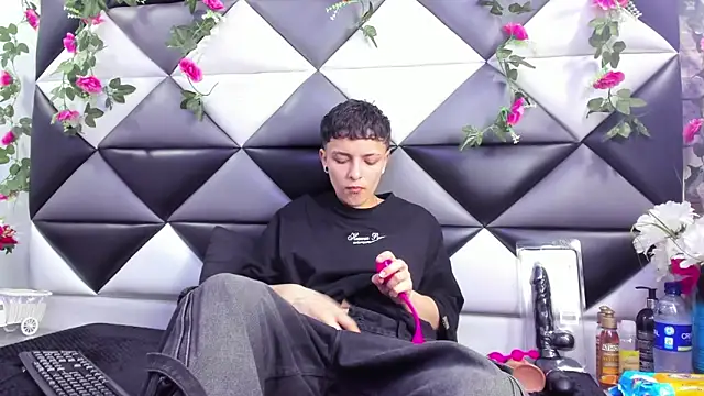 Snapshot of Megan_Thompson_ chatting on October 4, 2025, 2:24 am Megan Thompson  online show from October 4, 2025, 2:24 am