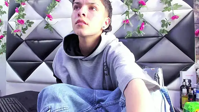 Snapshot of Megan_Thompson_ chatting on October 28, 2025, 2:12 am Megan Thompson  online show from October 28, 2025, 2:12 am