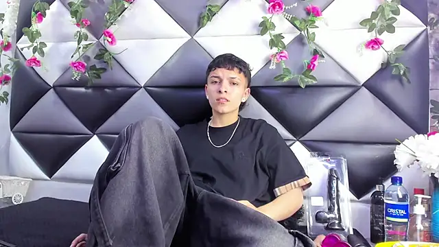 Megan Thompson  online show from November 22, 2025, 2:21 am