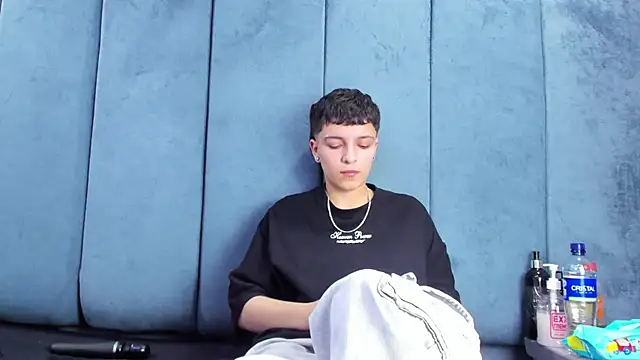 Megan Thompson  online show from March 27, 2026, 2:31 am