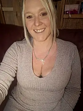 Snapshot of Bouncy-Bella28X chatting on December 15, 2025, 1:06 pm Bouncy-Bella28X online show from December 15, 2025, 1:06 pm