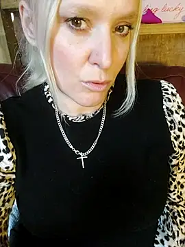 Snapshot of Bouncy-Bella28X chatting on November 4, 2025, 12:20 pm Bouncy-Bella28X online show from November 4, 2025, 12:20 pm