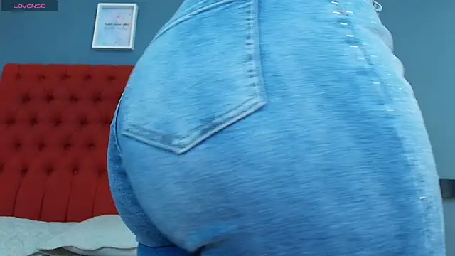 keyla mejia online show from December 22, 2025, 11:54 am