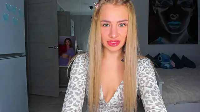 MashaFromRussia   online show from November 6, 2025, 9:24 am