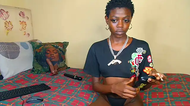 Snapshot of Ebony-Mistique chatting on April 23, 2026, 12:28 am Ebony-Mistique online show from April 23, 2026, 12:28 am