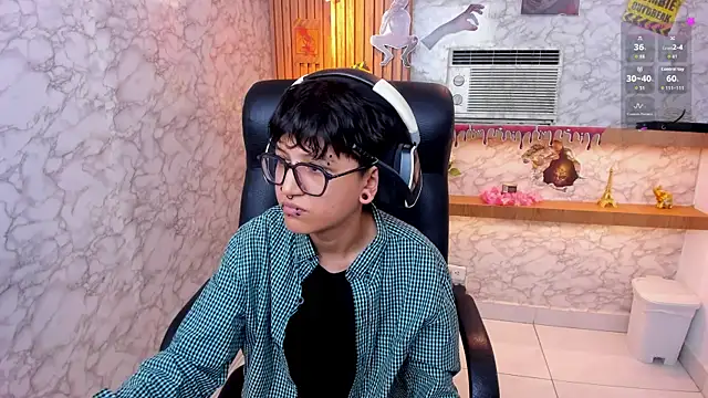 Snapshot of CharlieTaylor__ chatting on October 19, 2025, 12:41 pm CharlieTaylor   online show from October 19, 2025, 12:41 pm