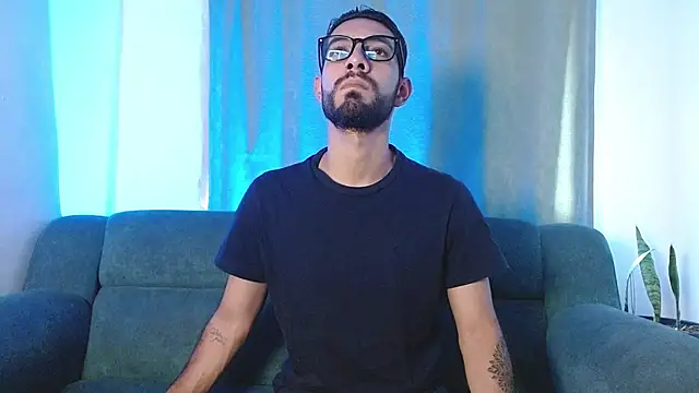 Snapshot of ReyPablo1 chatting on October 14, 2025, 9:15 pm ReyPablo1 online show from October 14, 2025, 9:15 pm