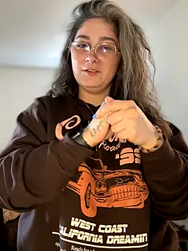 Snapshot of Alix_Valentine chatting on September 14, 2025, 11:27 pm Alix Valentine online show from September 14, 2025, 11:27 pm