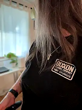 Snapshot of Alix_Valentine chatting on October 17, 2025, 2:30 pm Alix Valentine online show from October 17, 2025, 2:30 pm