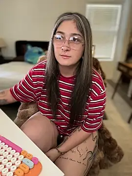 Snapshot of Alix_Valentine chatting on November 28, 2025, 4:29 pm Alix Valentine online show from November 28, 2025, 4:29 pm